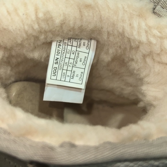 MINI UGGS - Picture 9 of 11